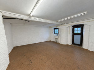 Room 1- click for photo gallery